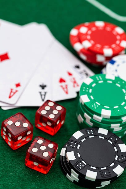 Live chat window showing dealer interaction with players